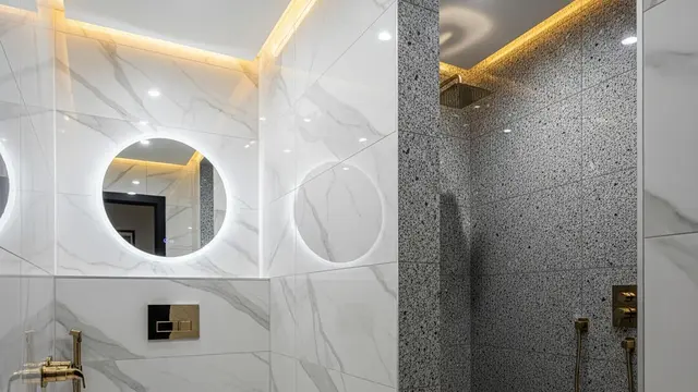 Desain Kamar Mandi Modern 2x2 Kloset Jongkok dan Shower