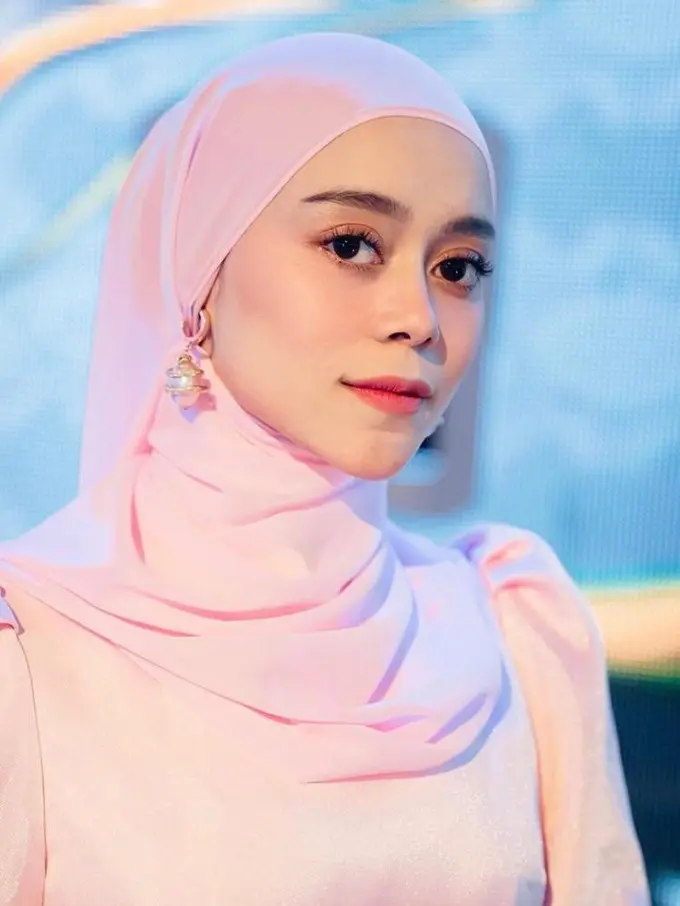 5 Cara Memakai Hijab Pashmina Trendy ala Lesti Kejora hingga Citra Kirana, Cocok untuk Lebaran