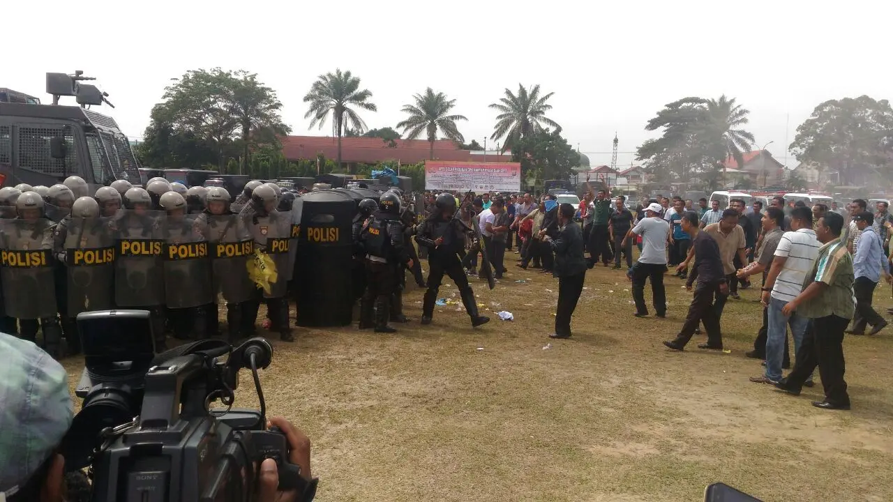 simulasi pengamanan pilkada yang dipersiapkan Polda Riau dalam menghadapi pemilihan kepada daerah di Kabupaten Kampar dan Wali Kota Pekanbaru.