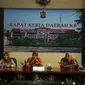 Banyaknya pria atau wanita yang menjalani KB MOP/MOW berdampak pada jumlah penduduk di Surabaya.