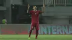 Pemain Naturalisasi Timnas Indonesia, Beto Goncalves berdoa sebelum laga melawan Korea Selatan U-23 pada laga uji coba di Stadion Pakansari, Bogor, (23/6/2018).  Indonesia U-23 kalah 1-2 dari Korea U-23. (Bola.com/Nick Hanoatubun)