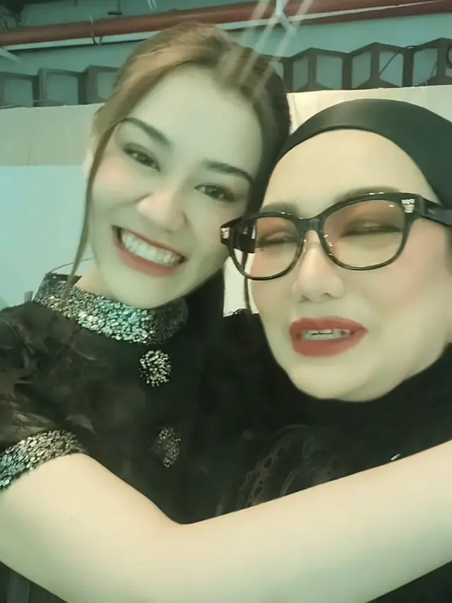 Aaliyah Massaid saat Hadir Gala Premier Film Dokumenter Rossa