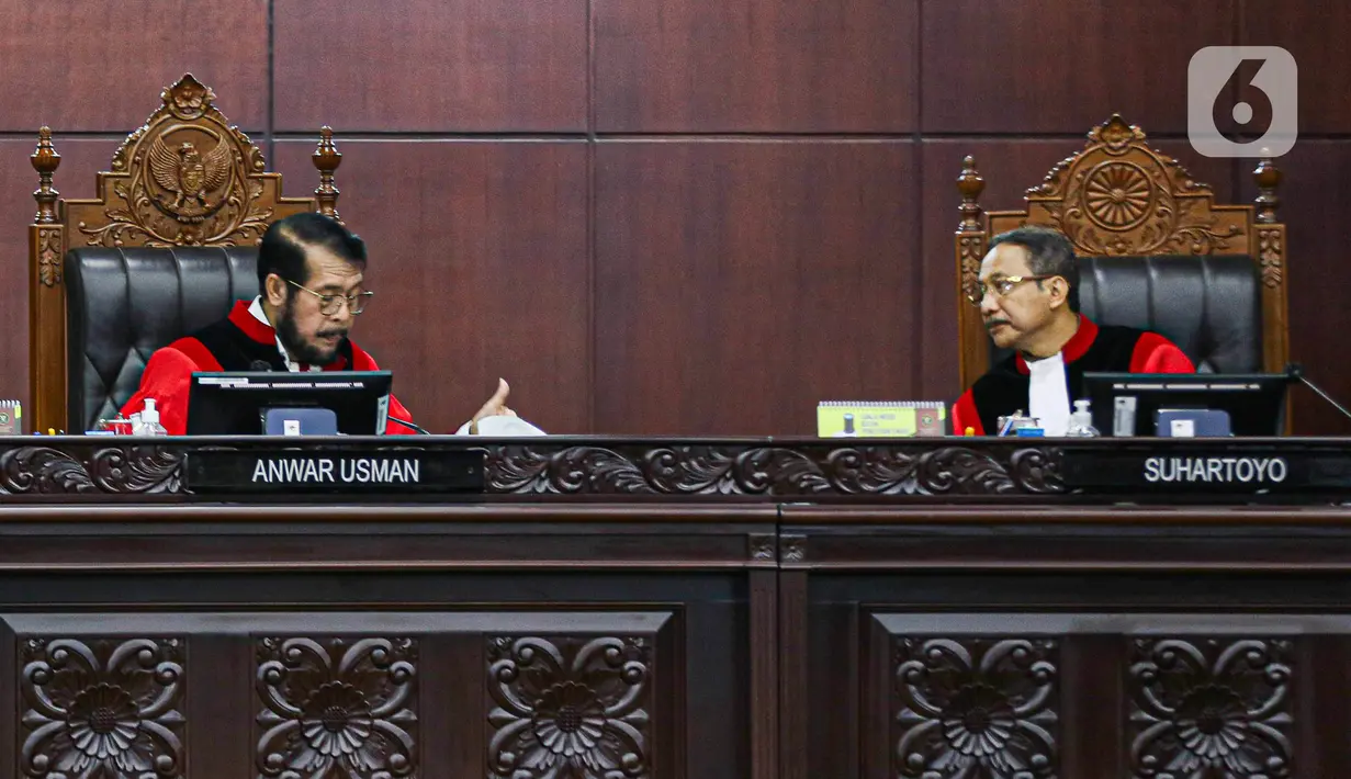 Mahkamah Konstitusi (MK) menolak uji materi terhadap UU Nomor 7 Tahun 2017 tentang Pemilihan Umum terkait batas usia capres-cawapres. (Liputan6.com/Faizal Fanani)