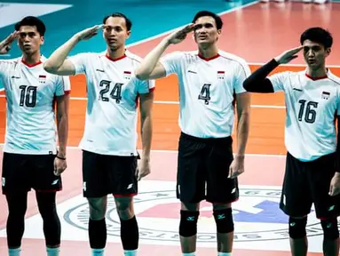 Timnas voli putra Indonesia berhasil melakukan comeback untuk mengatasi Filipina 3-1 (23-25, 25-19, 25-11 dan 25-21) pada laga kedua putaran pertama SEA V League 2024 di Ninoy Aquino Stadium, Manila, Filipina, Sabtu (17/8/2024). Boy Arnez dkk yang sempat kalah pada set pertama, sukses melakukan comeback dengan merebut tiga set berturut-turut yang sekaligus menjadi kado bagi ulang tahun Kemerdekaan RI ke-79. (PNVF/Kimberly Pauig)