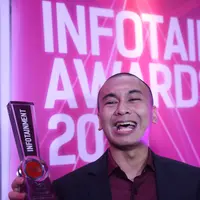 Aktor dan juga penulis Raditya Dika menjadi peraih penghargaan Penampilan Selebriti Paling Ditunggu versi Infotainment Awards 2016. Pemeran ‘Marmut Merah Jambu’ ini pun merasa terkejut atas yang telah diraihnya ini. (Nurwahyunan/Bintang.com)