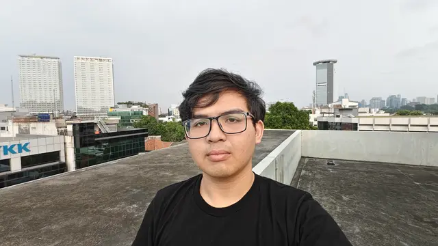 Hasil Foto Selfie dengan Kamera Ultrawide Vivo X Fold 3 Pro