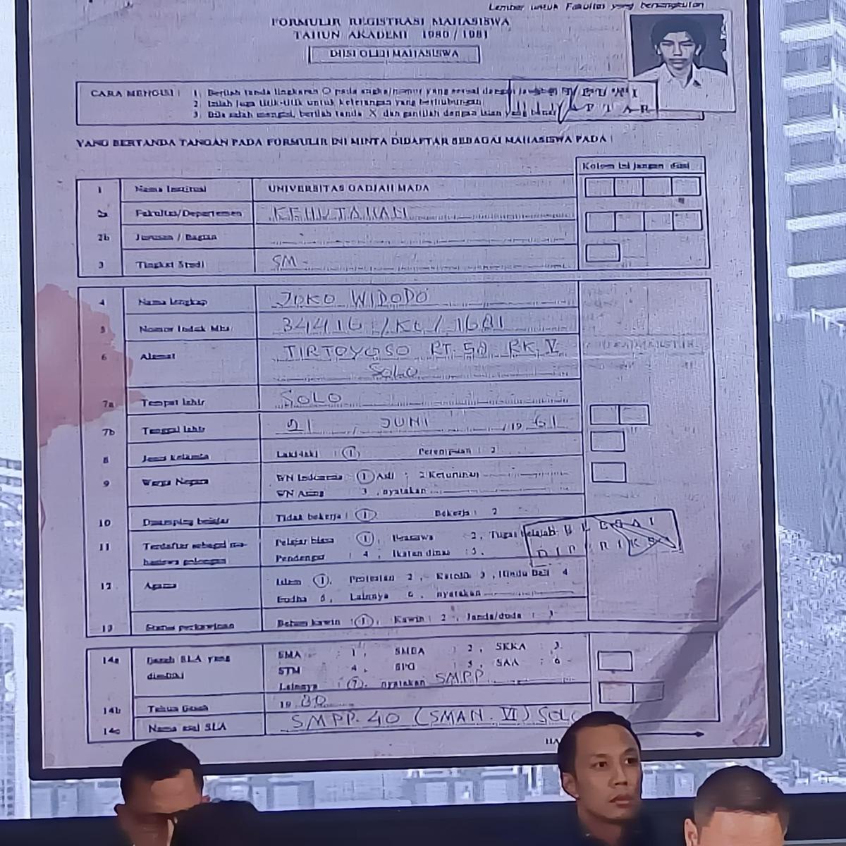 Bareskrim perlihatkan ijazah Jokowi