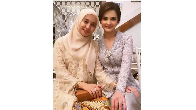 Laudya Cynthia Bella juga turuh hadir untuk memberikan doa kepada Cut Tari, ia terlihat cantik dengan balutan kebaya.