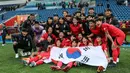 Para pemain Korea Selatan U-20 merayakan kemenangan atas China U-20 pada laga perempatfinal Piala Asia U-20 2023 di JAR Stadium, Tashkent, Uzbekistan, Minggu (12/3/2023). (AFC/Pranit Katwal)