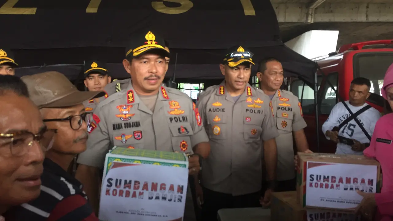 Kapolda Metro Jaya meninjau warga terdampak banjir Jakarta