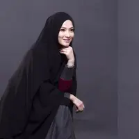 Oleh pihak berwajib, Lyra dianggap terbukti telah melanggar pasal 27 ayat 3 Jo Pasal 45 ayat 3 UU RI Nomor 19 tahun 2016 tentang perubahan UU RI nomor 11 tahun 2018 tentang Informasi dan Transaksi Elektronik (ITE). (Instagram)