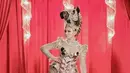 Penampilan Jihane Almira dengan kostum bertajuk The Dashing of Equus Caballus’ ini sukses membuatnya memenangkan kategori Best National Costume di Miss Supranational 2021. Kostum ini terinspirasi dari Equus Caballus, kuda gagah berani asli Nusa tenggara timur.  (Instagram/officialputeriindonesia).