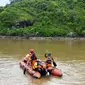 Tim SAR melakukan pencarian pemuda yang hilang di Muara Mbaduk, Pesanggaran Banyuwangi (Istimewa)