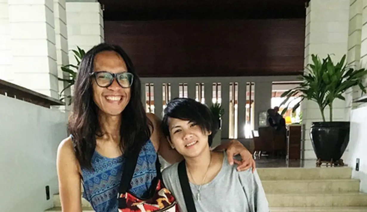 Menengok ke belakang, Aming dan Evel mengejutkan publik lantaran pasangan ini menikah secara diam-diam di Bandung, Jawa Barat pada 6 Juni 2016. Banyak yang meragukan pasangan ini yang nikah hanya dihadiri orang terdekat tersebut. (Instagram/ev0124)