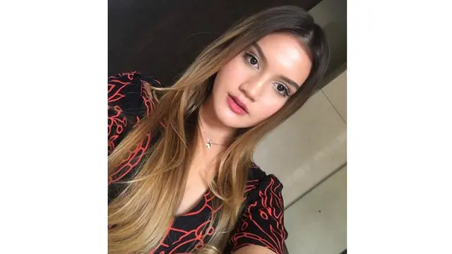 Kemudian, Chelsea terjun ke dunia seni peran. Ia pertama kali bermain di film Beauty and The Best.