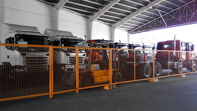 Ilustrasi showroom truk