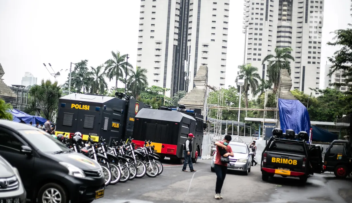 Polda Metro Jaya, Jakarta, Senin (7/12/2020).  Polda Metro Jaya mengagendakan pemeriksaan terhadap Habib Rizieq Shihab (HRS) hari ini. (Liputan6.com/Faizal Fanani)