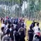 2 Desa di Sulawesi Utara terlibat bentrok, hingga seni batik kaca dari Tulungagung.