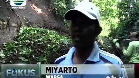VIDEO: Tebing 10 Meter Longsor di Lumajang, Warga Bersihkan Pakai Alat Seadanya