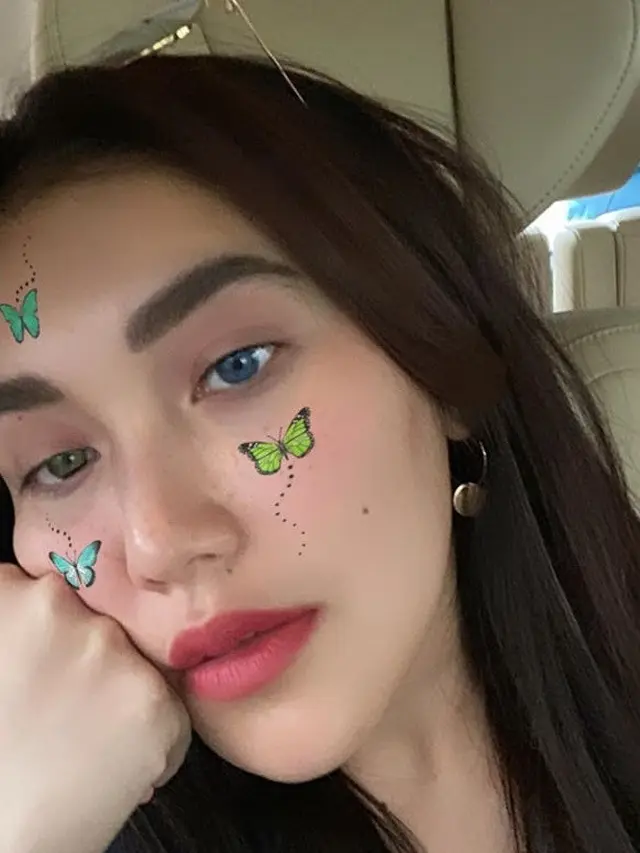 6 Potret Ayu Ting Ting dengan Mata Biru, Disebut Mirip Cewek Turki