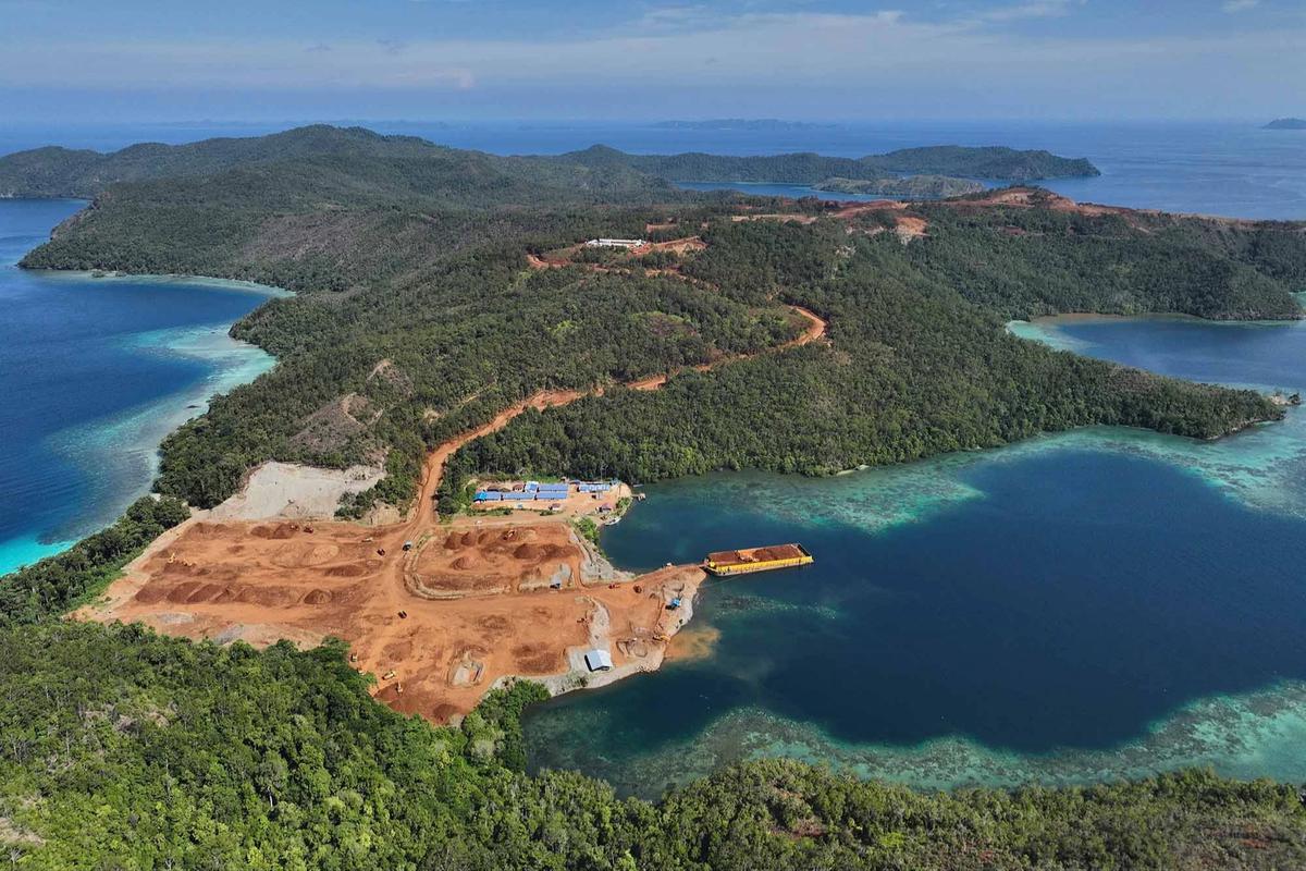 FOTO: Raja Ampat Hadapi Tekanan di Tengah Keajaiban Bawah Laut