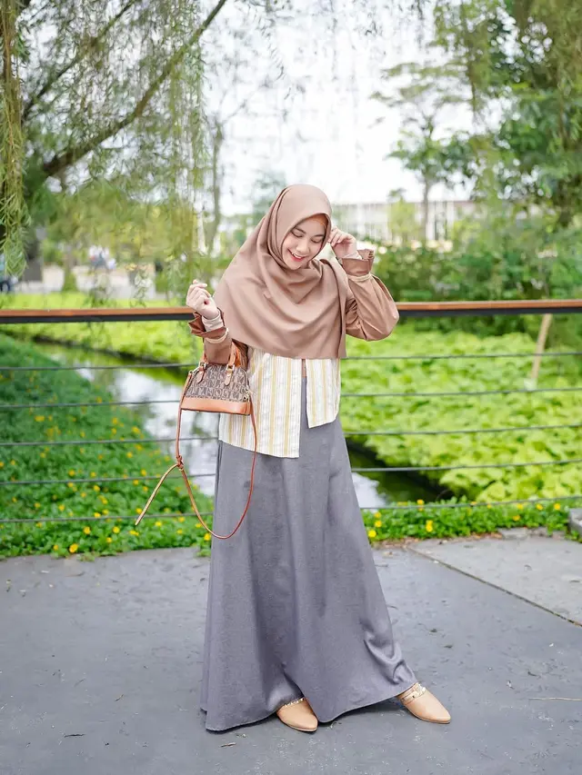 6 Inspirasi Baju Gamis ala Anisa Rahma