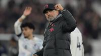 Pelatih Liverpool, Jurgen Klopp, merayakan kemenangan atas West Ham United pada pekan ke-33 Liga Inggris 2022/2023, Kamis (27/4/2023). Kemenangan ini membawa Liverpool naik ke posisi enam klasemen sementara dengan koleksi 53 poin. (AP Photo/Alastair Grant)