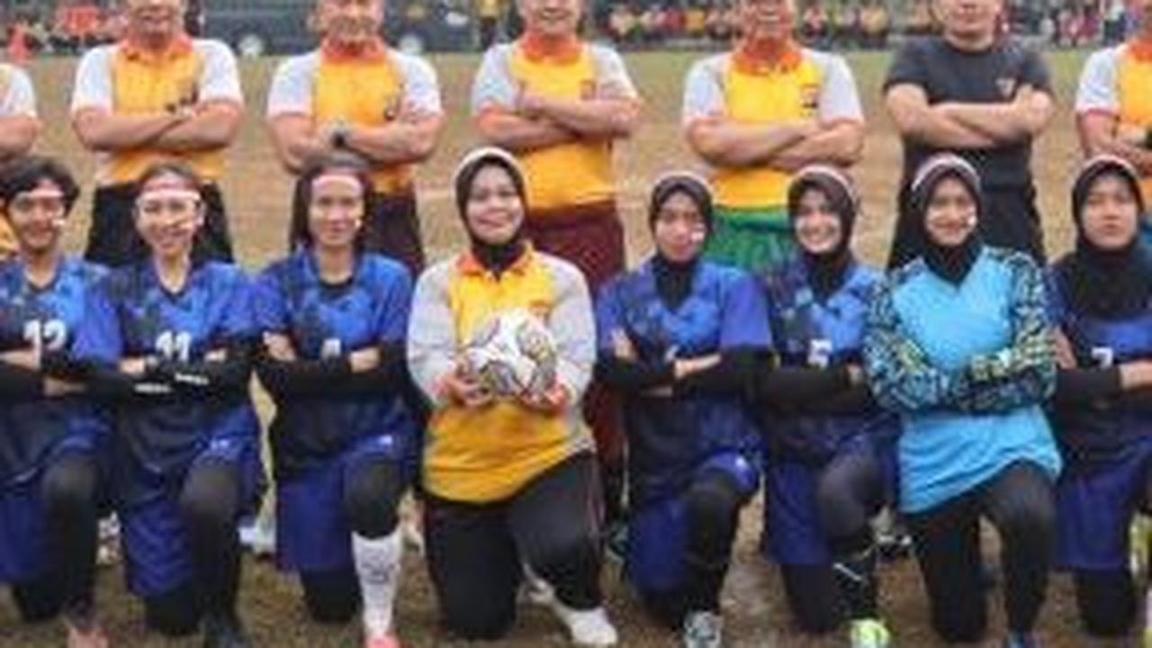 Jenderal Eks Ajudan Wapres Lucu, Tanding Bola Diwarnai 33 Kartu Merah & 21 Kartu Keluarga