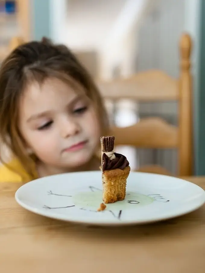 Ilustrasi mengenalkan anak puasa