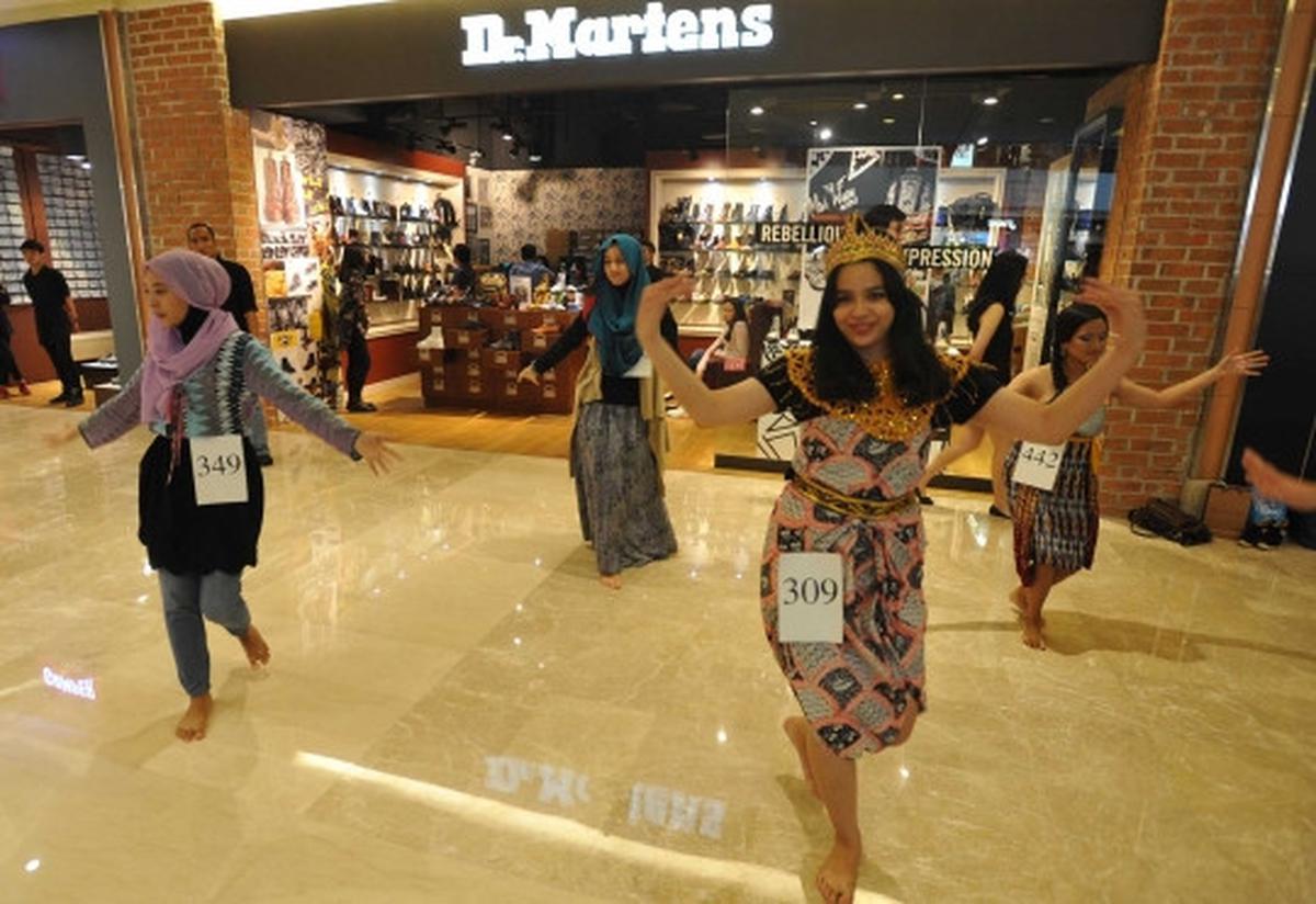 Ribuan peserta Indonesia Menari beraksi di Grand Indonesia