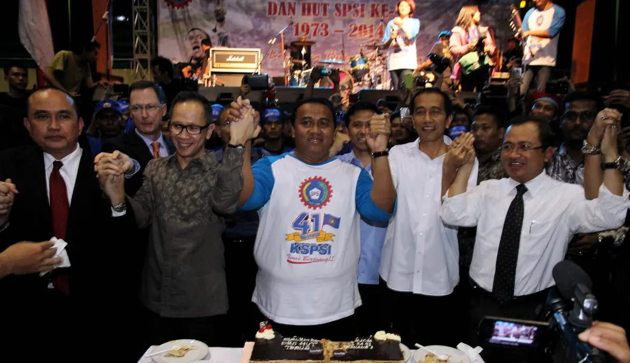 Acara itu dimulai pukul 13.00 WIB. Hadir dalam acara itu Presiden KSPSI Andi Ghani Nena Wea, politikus Partai Golkar Priyo Budi Santoso (Liputan6.com/Johan Tallo) 