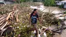 Petugas penyelamat Filipina masih berjuang untuk menjangkau penduduk yang masih terjebak banjir akibat hujan lebat dampak Badai Tropis Trami. (ZALRIAN SAYAT/AFP)