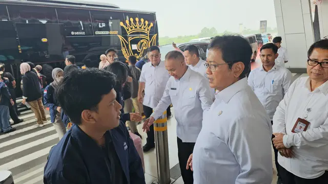 Sebanyak 2.000 akademisi yang tergabung dalam Ekspedisi Patriot, diberangkatkan ke seluruh wilayah transmigrasi di Indonesia.