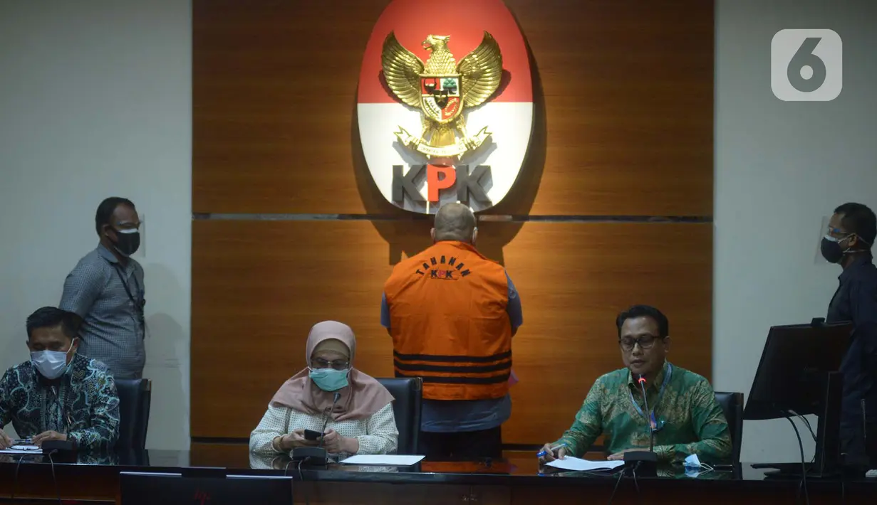 Wakil Ketua KPK Lili Pintauli Siregar memberikan keterangan terkait penahanan mantan Anggota Komisi IX DPR RI Irgan Chairul Mahfiz (ICM) di gedung KPK, Jakarta, Rabu (11/11/2020). (merdeka.com/Imam Buhori)
