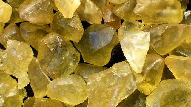 Liontin Kaca Raja Tutankhamun