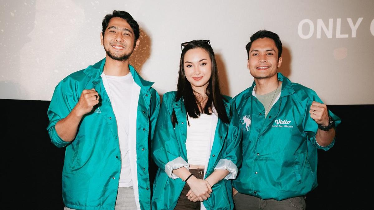 Di Balik Akting Brutal Series Algojo, Arya Saloka, Caitlin Halderman, dan Randy Pangalila Jalani Riset Mendalam