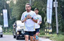 HUT Bulog ke-57, Anggota Dewas Bulog Donny Gahral Adian Ikut Lari Marathon 57 km Jakarta-Bogor