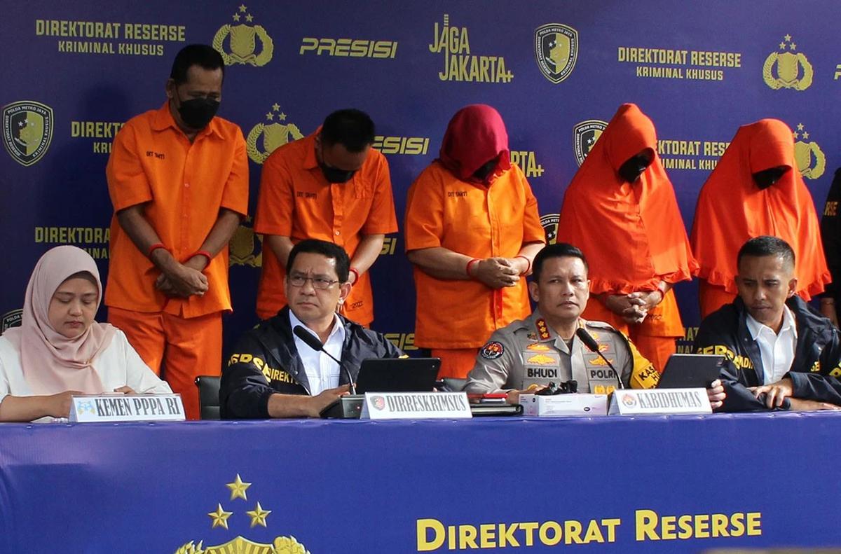 FOTO: Polisi Bongkar Jaringan Aborsi Ilegal Berkedok Layanan Daring