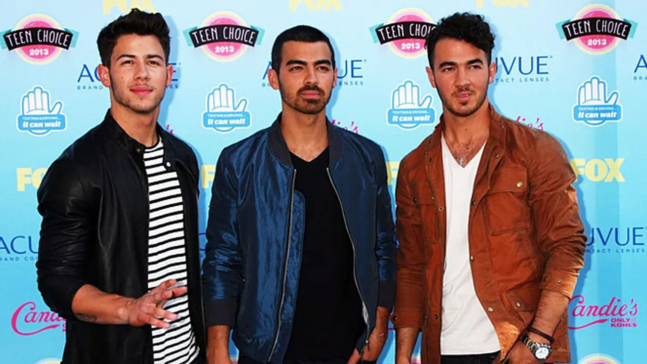 the-jonas-brother-131030b.jpg