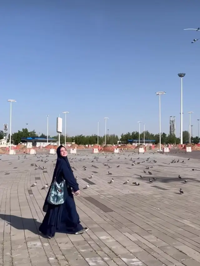 Potret Tisaa Biani saat umrah, cantik dan didoakan istiqomah berhijab