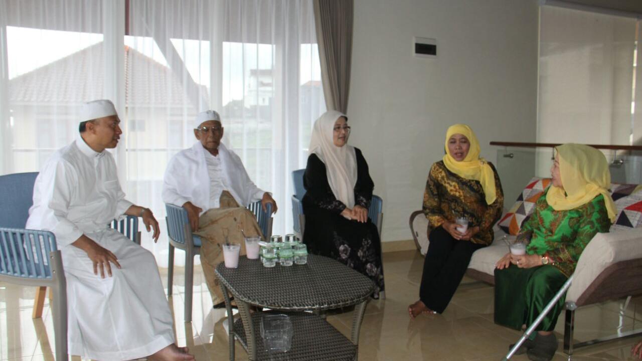 KH Hasyim Muzadi dan Mensos Khofifah Indar Parawansa.