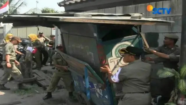 Pemprov DKI Tertibkan PKL dan Parkir Liar di Trotoar Cakung
