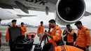 Basarnas juga telah mengirim sejumlah perlengkapan, termasuk dua kendaraan truk, genset, serta lainnya yang sebagian sudah lebih dulu dikirimkan, sementara sisanya diberangkatkan dalam pengiriman hari ini. (YASUYOSHI CHIBA/AFP)