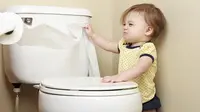 Mungkin, buat cowok beberapa hal ini sepele, tapi buat cewek jadi penting banget saat masuk toilet umum. (Via: babycenter.com)