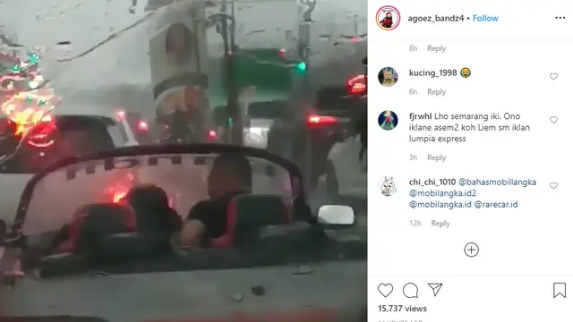 Seperti dilansir akun Instagram @agoez_bandz4, terlihat sebuah kedaraan convetible tak memiliki atap untuk melindungi pengendara dan penumpang dari guyuran air hujan.