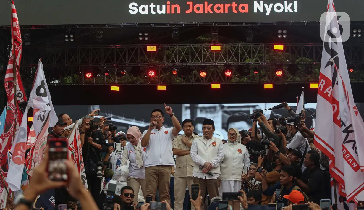 Pasangan calon gubernur dan calon wakil gubernur DKI Jakarta nomor urut 1, Ridwan Kamil-Suswono (RIDO) menggelar kampanye akbar bertajuk "Satu1n Jakarta" di Lapangan Banteng, Jakarta Pusat, Sabtu (23/11/2024). (Liputan6.com/Angga Yuniar)