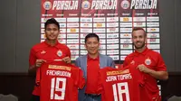 Dua pemain baru Persija Jakarta, Fachruddin Aryanto dan Joan Tomas. (Media Persija).
