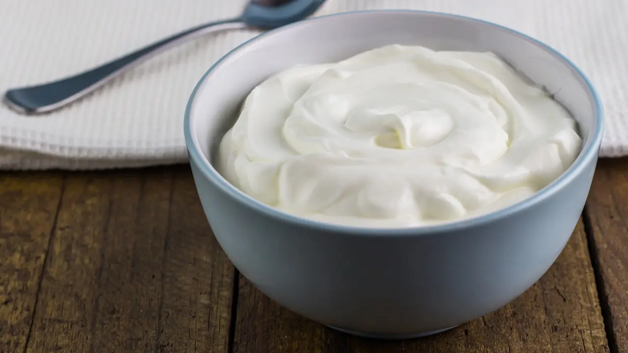 Produk Berikut yang Dibuat dengan Bantuan Bakteri Adalah Yogurt Salah Satunya