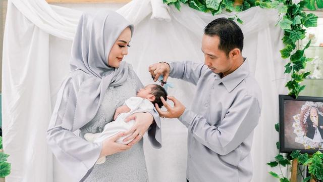 7 Potret Kebersamaan Anggita Sari dan Suami yang Jarang Diekspose