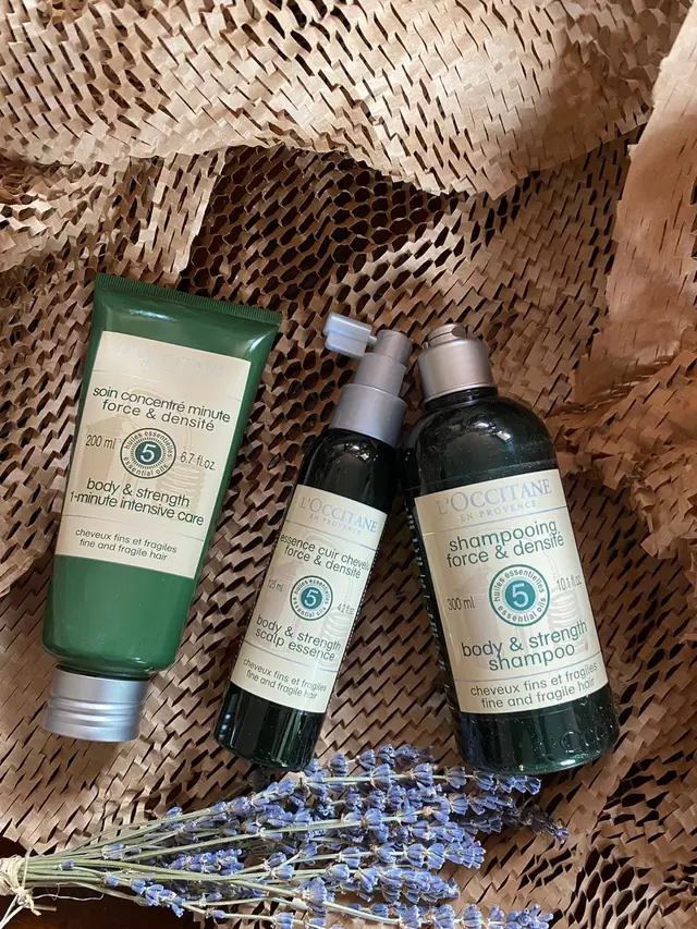 Maksimalkan perawatan rambut di rumah dengan produk berformula jitu dari L'Occitane.  Khasiat 5 Essential Oil yang terkandung dalam seri Aromachologie patut dicoba